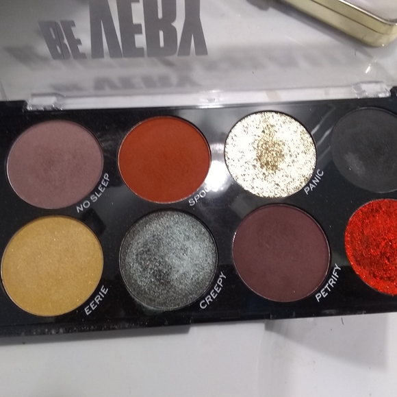 Goth eyeshadow palettes - Picture 4 of 4